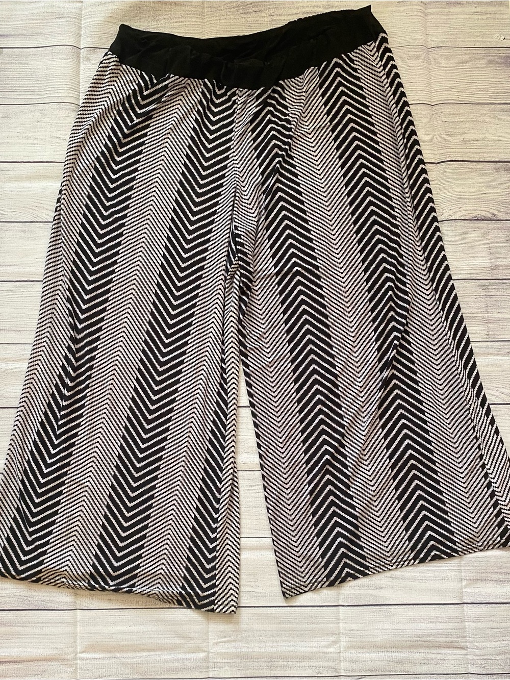 Black & White Chevron Wide-Leg Palazzo Pants - Classic Comfort
